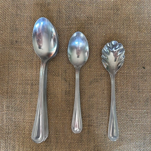 International Silver Company 18/10 Stainless Vietnam Beaded Flatware 10 Pieces - Picture 2 of 7